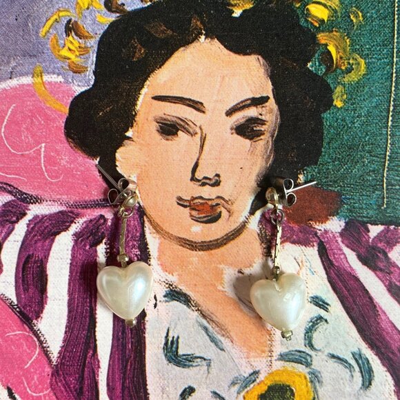 vintage heart-shaped pearl drop earrings - Picture 2 of 3